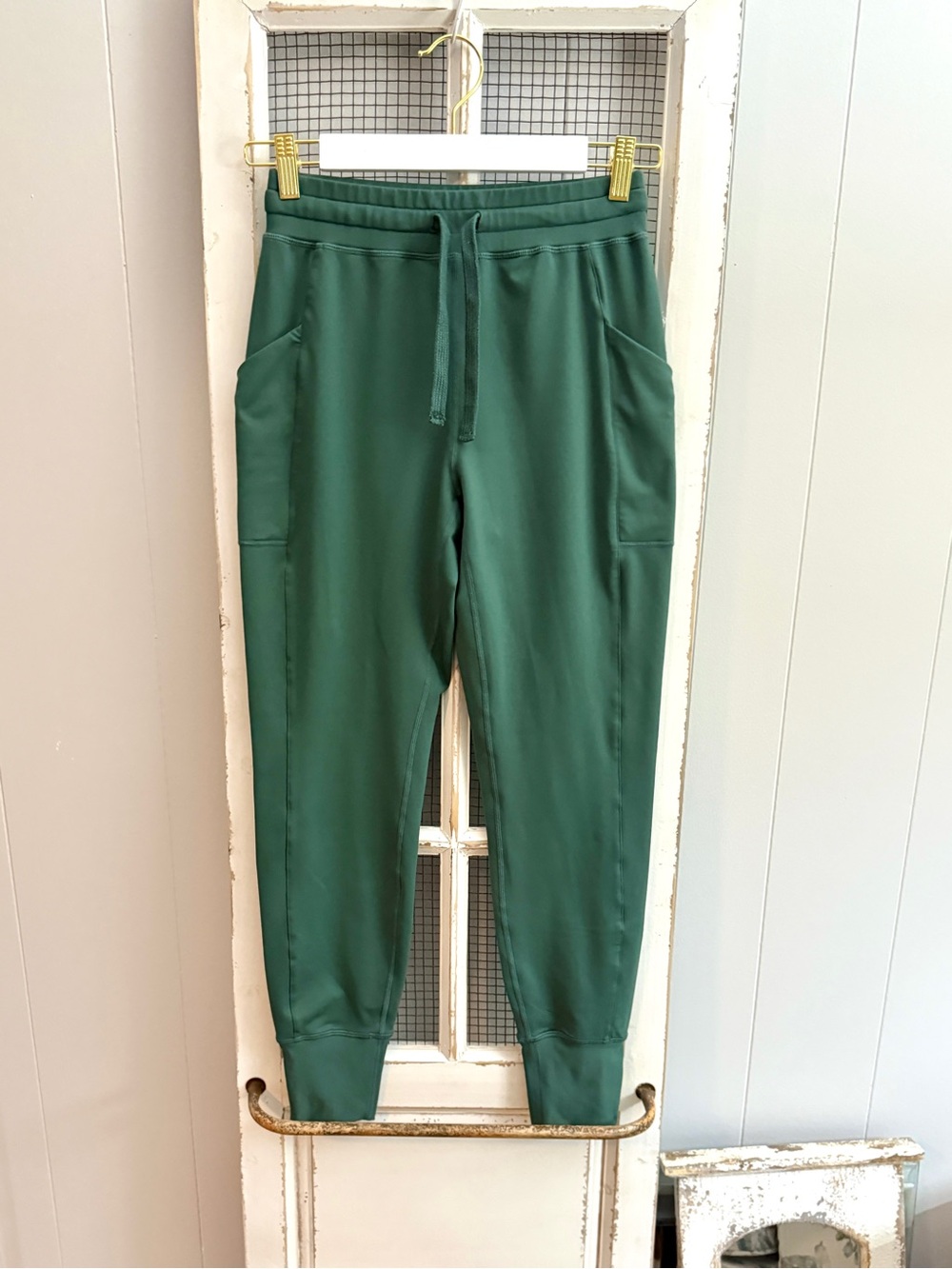 Fabletics On-Call Scrub Jogger Pants